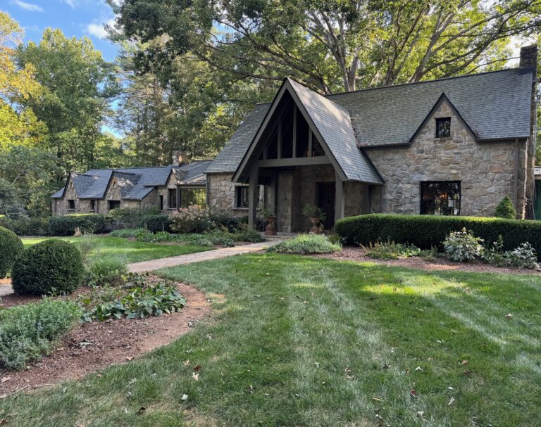 Historic Home Addition Honoring Historical Precedents